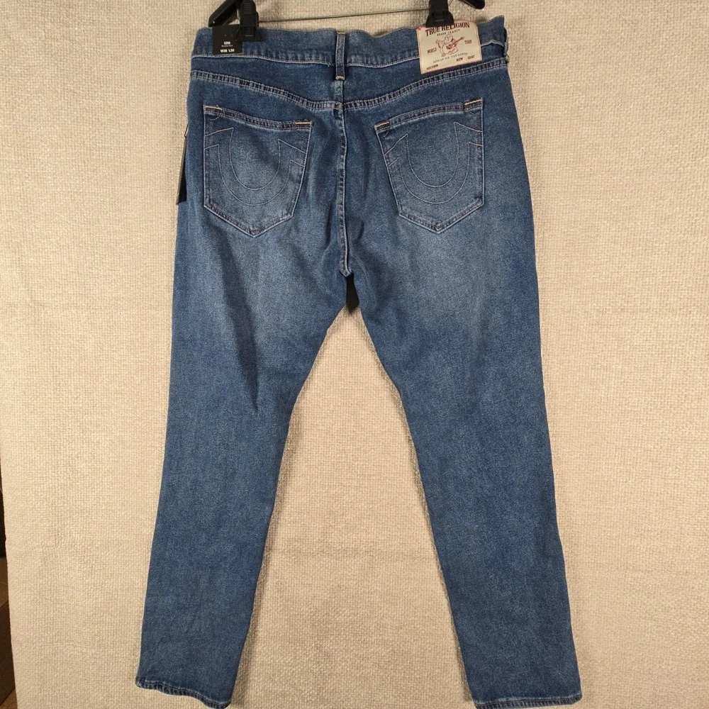 True Religion Mens Geno Relaxed Slim Jeans Medium Tide Wash 38x32 700385 NWT